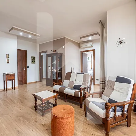 Homiday - - Elegant Apartment- 3 2 Bagni